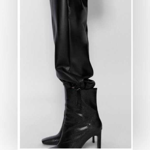 NWT Zara Faux Leather Balloon Joggers. Color Black. Size Medium. - Picture 4 of 14